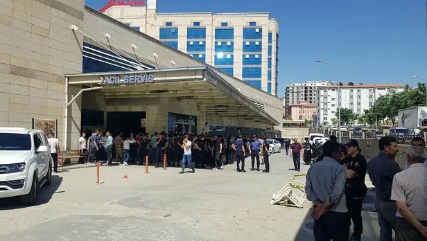 siirtte-pkkli-teroristlerin-dosedigi-mayin-patladi-2-askerimiz-yarali-1653999513546.jpeg Siirt'te PKK'lı teröristlerin döşediği mayın patladı! 1 şehit 1 yaralı-1