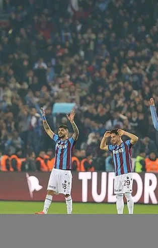Zirvede 'Fırtına' koptu! Trabzonspor derbide Fenerbahçe'yi 2-0 mağlup etti