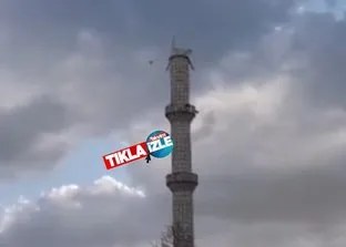 İZLE I Tokat’ta 5,6’lık deprem sonrası cami minaresi yıkıldı!