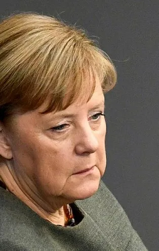 Son dakika: Almanya Başbakanı Merkel, darbeci Hafter ile bir araya geldi