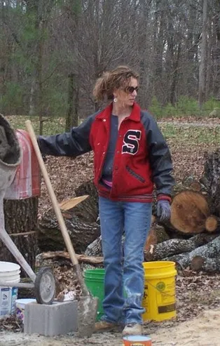 Youtube izleyerek kendi evini yaptı!