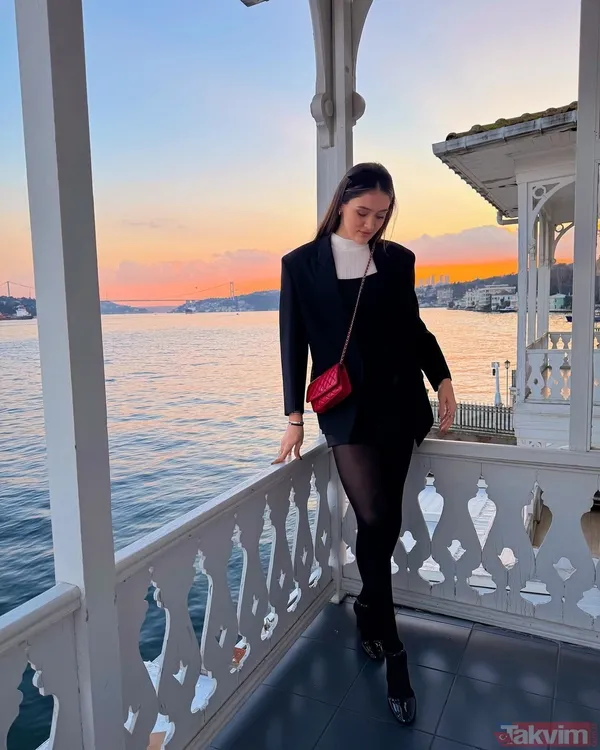 Zehra Güneş mini elbisesiyle art arda paylaştı! Yorum yağdı: “Senden dolayı arkadaki güzelliği göremedim” - 7