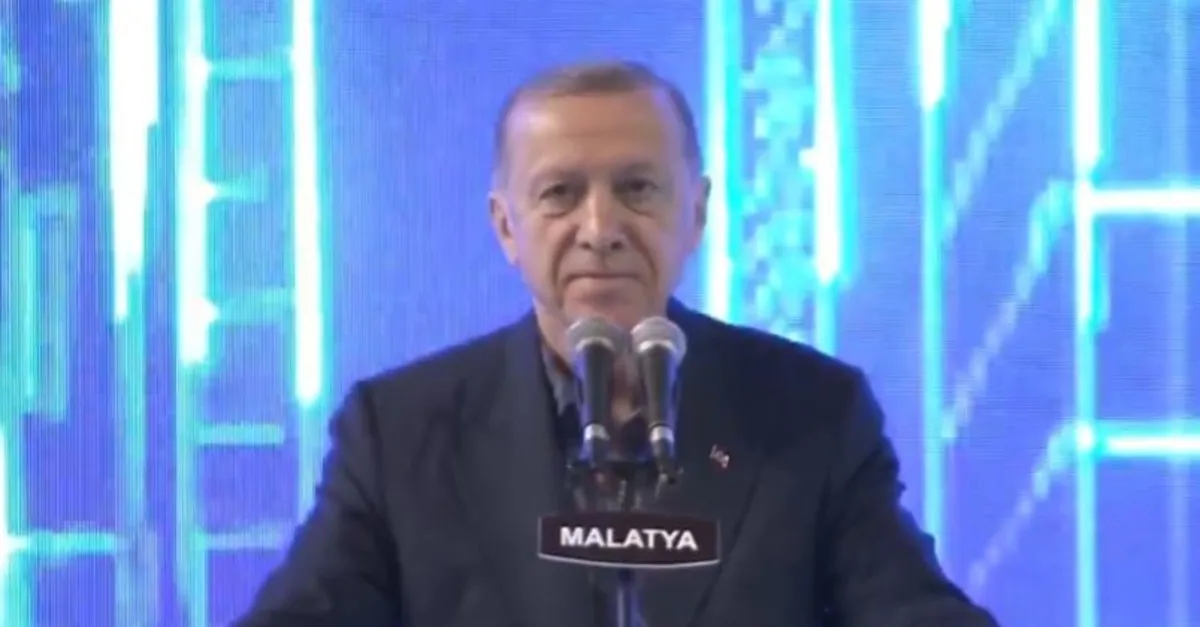 Başkan Erdoğan'dan Kılıçdaroğlu'na: Milletimiz FETÖ'cülerle hamburger yemek için 10 bin kilometre yol gidenlere yüz vermez