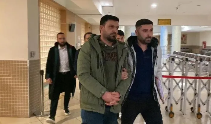 eski-milli-futbolcu-oktay-derelioglu-trafikte-darp-edilmisti-doktor-raporunda-carpici-detay-cikti-iste-saldirg-1702383970669.jpeg Eski milli futbolcu Oktay Derelioğlu trafikte darp edilmişti | Soruşturma tamamlandı: İşte saldırganlar hakkında istenen ceza-5
