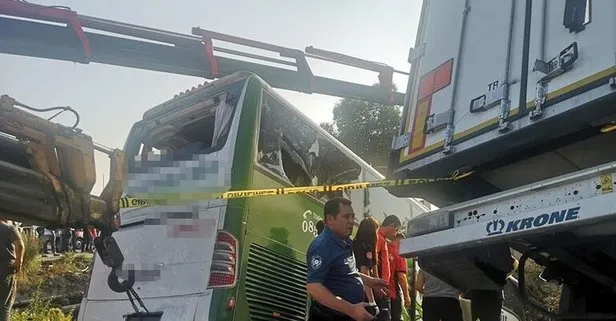 Mersin’de yolcu otobüsü ile kamyon çarpıştı: 1 ölü, 28 yaralı