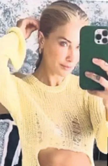 bekarlik-demet-ozdemire-yaradi-yikilmadim-ayaktayim-1685734296299.jpeg Yunanistan’da tatil yapan Demet Özdemir'e bekarlık yaradı: Yıkılmadım ayaktayım!-4