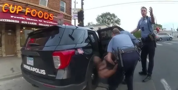 abdde-george-floydun-olumune-neden-olan-polislerden-biri-daha-sucunu-kabul-etti-1666629966520.jpg ABD'de George Floyd'un ölümüne neden olan polislerden biri daha suçunu kabul etti-6