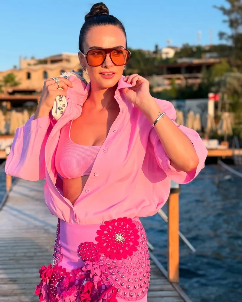 hande-soraldan-ses-itirafi-kimse-begenmiyor-1774592514371.jpg Babasından kocasına miras kaldı! Hande Soral'ın aile dramı güldürdü: “Tamam yeter!”-4