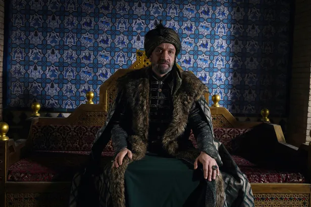 basina-corap-ordu-hiyanet-edecek-kurulus-osmanda-kiyamet-kopuyor-madalyonun-oteki-yuzu-ortaya-cikti-1640179971742.jpg Kuruluş Osman'da kıyamet kopuyor madalyonun öteki yüzü ortaya çıktı! Başına çorap ördü hıyanet edecek!-4