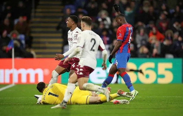 steven-gerard-yonetimindeki-aston-villa-crystal-palace-deplasmanindan-3-puanla-dondu-1638042399017.jpeg