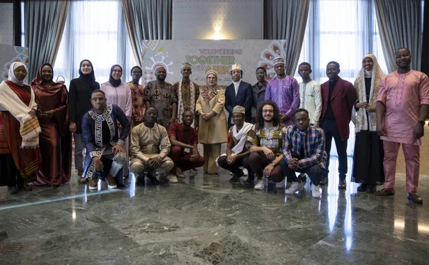 emine-erdogan-dunya-gonulluluk-gunu-kapsaminda-cumhurbaskanligi-kulliyesindeki-afrika-evi-programina-katildi-1670353398722.jpg Emine Erdoğan, Dünya Gönüllülük Günü kapsamında Cumhurbaşkanlığı Külliyesi'ndeki Afrika Evi programına katıldı-9