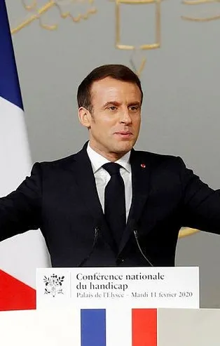 Son dakika: Macron, darbeci Hafter'i Fransa'ya davet etti