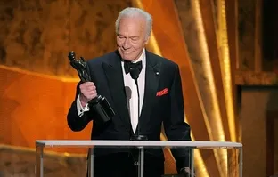 Akademi Ödülleri’nde En İyi Yardımcı Erkek Oyuncu Ödülü’nü kazanan aktör Christopher Plummer 91 yaşında hayatını kaybetti