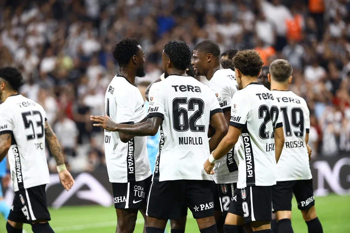 1789587615550.jpg Bu sezon 5 maçta 4 gol atan Vlahovic, Beşiktaş'ın Marsilya karşısındaki önemli hücum silahlarından biri olacak.