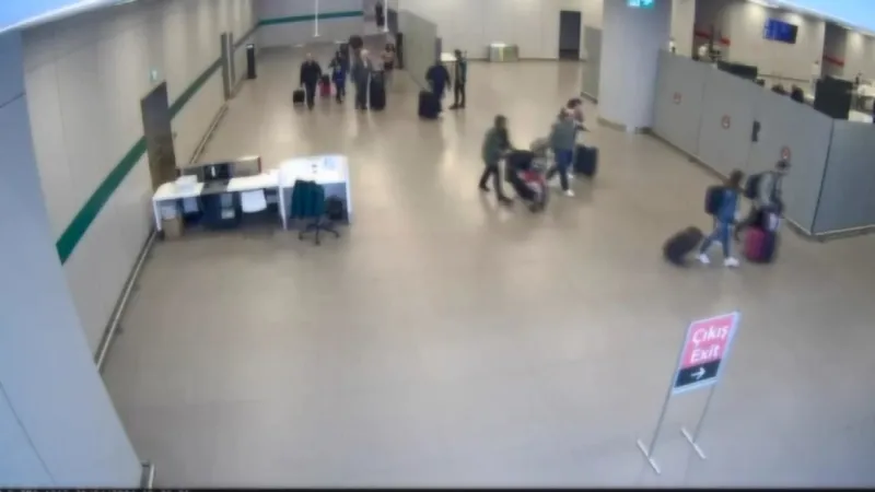 Son dakika: İstanbul Havalimanı'nda bebek arabasından külçe altın çıktı! İsrail uyruklu 2 kişi gözaltına alındı-2