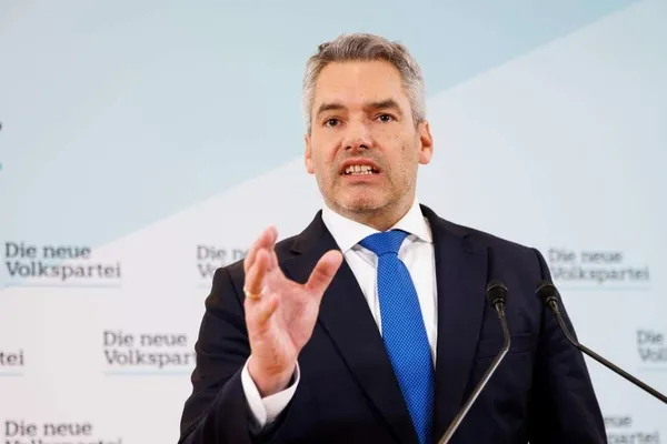 baskan-erdogan-avusturya-basbakani-nehammer-ile-gorusecek-avrupada-baris-icin-en-iyi-sans-istanbul-1651747220138.jpg Başkan Erdoğan, Avusturya Başbakanı Nehammer ile görüşecek! "Avrupa'da barış için en iyi şans İstanbul"-2