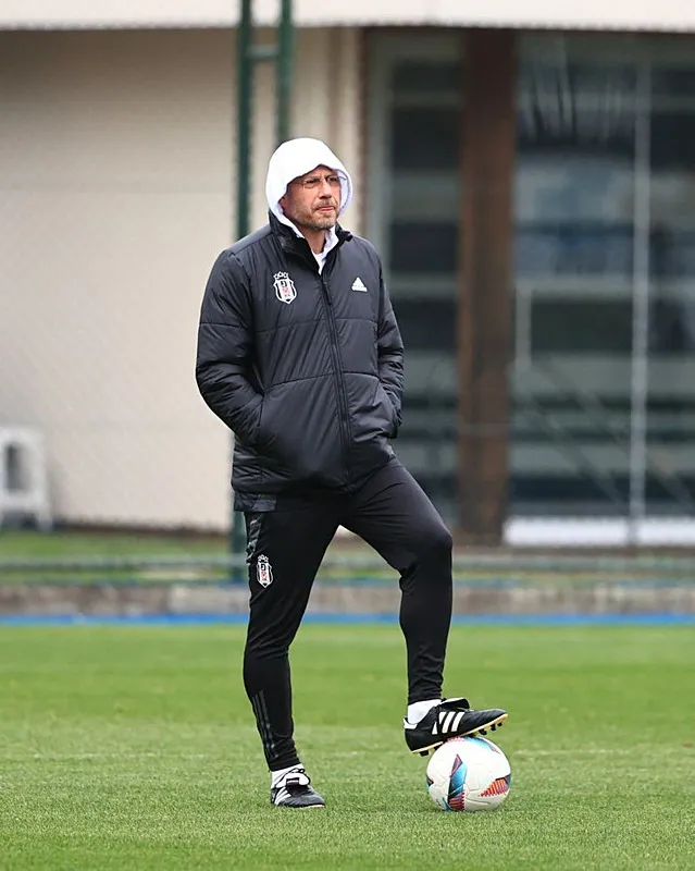 Hocalardan sürpriz! Beşiktaş Fenerbahçe derbisi öncesi 11'ler belirlendi - 11