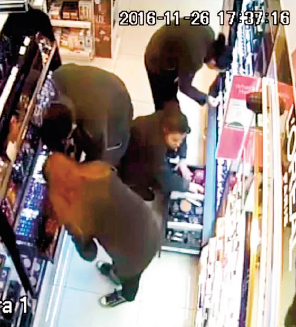 İstanbul'da 33 dakikalık çıplak arama işkencesi-5