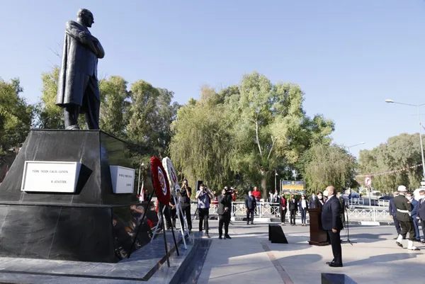 kktcde-29-ekim-cumhuriyet-bayrami-torenlerle-kutlandi-1635497334016.jpg KKTC'de 29 Ekim Cumhuriyet Bayramı törenlerle kutlandı-3