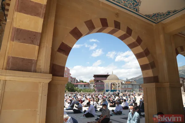 Koronavirüs sonrası ilk cuma namazı! Türkiye'nin dört bir yanından görüntüler geldi - 40