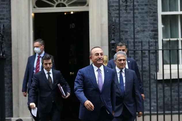 Son dakika: Dışişleri Bakanı Mevlüt Çavuşoğlu, İngiltere Başbakanı Johnson'la görüştü