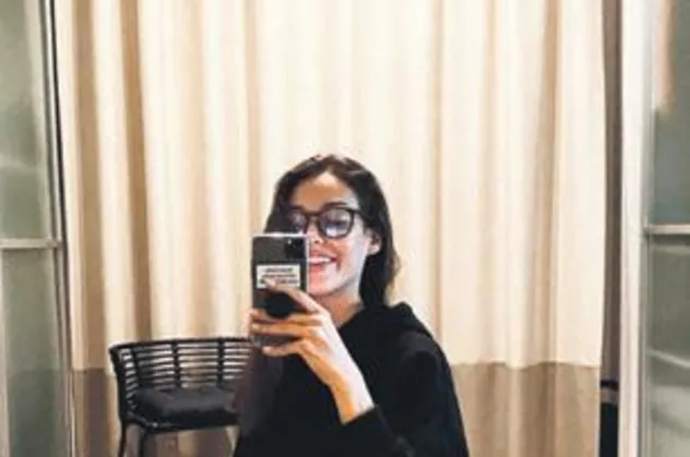 Dilan Çiçek Deniz'den çoraplı poz