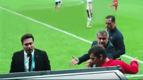Şenol Güneş yardımcısını tokatladı-1