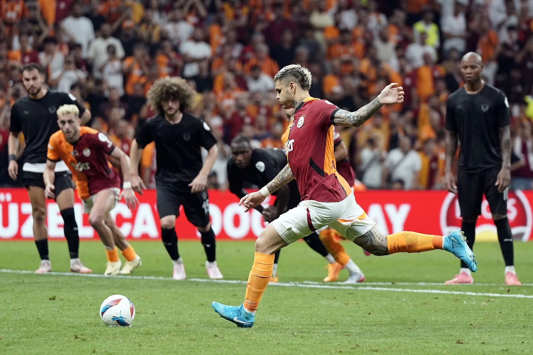 Galatasaray'da 5 ayrılık birden! Zaha'nın ardından onlar da yolcu - 4