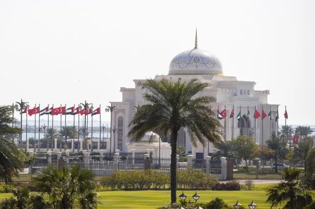 Abu Dabi'ye gelen Başkan Erdoğan, Muhammed bin Zayed Al Nahyan tarafından resmi törenle karşılandı-7