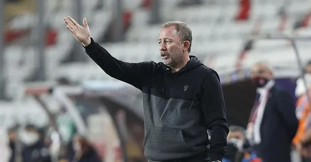 Antalyaspor - Beşiktaş maçı sonrası Sergen Yalçın'dan flaş sözler: Yarım pozisyona girmeyen takımdan gol yedik