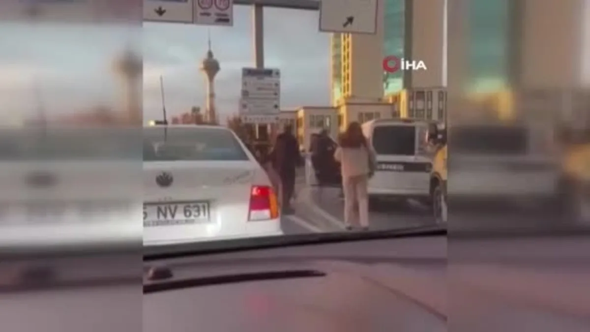 Esenyurt'ta E-5'te sopalı yol verme kavgası
