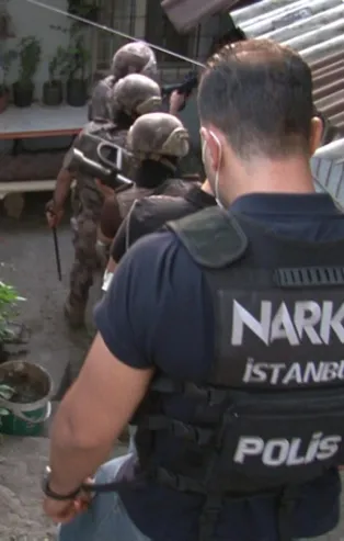 İstanbul'da zehir tacirlerine geçit yok! 22 adrese operasyon