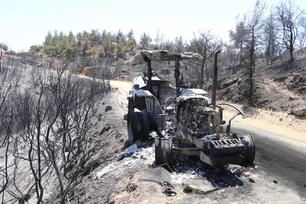 yangini-sondurmeye-calisirken-traktoruyle-birlikte-alevlerin-icinde-kalan-ciftci-kolumdaki-deri-naylon-gibi-acildi-yine-olsa-hic-dusunmeden-giderim-1627997332349.jpg Yangını söndürmeye çalışırken traktörüyle birlikte alevlerin içinde kalan çiftçi: Kolumdaki deri naylon gibi açıldı! Yine olsa hiç düşünmeden giderim-6