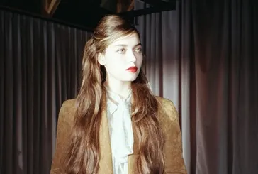 A.B.İ. dizisinin Çağla’sı Afra Saraçoğlu’ndan yeni imaj: Saç ve stil değişikliği yaptı