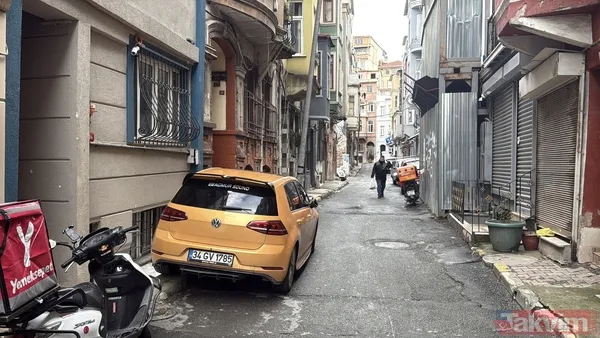 İngiliz John Paul Goss Beyoğlu’nda misafir kaldığı evde ölü bulundu: Kolunda kemer yanında şırınga! "Profesör" iddiası - 9