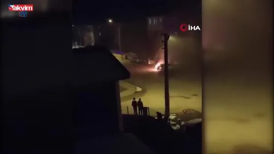 Erzincan’da araç alev alev yandı
