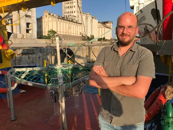 son-dakika-marmara-denizindeki-musilaj-deniz-salyasi-istilasindan-sevindirici-haber-30-metreye-sikisti-uremesi-ve-buyumesi-biraz-durdu-1624960939067.jpg SON DAKİKA: Marmara Denizi'ndeki müsilaj (deniz salyası) istilasından sevindirici haber: 30 metreye sıkıştı üremesi ve büyümesi biraz durdu-2