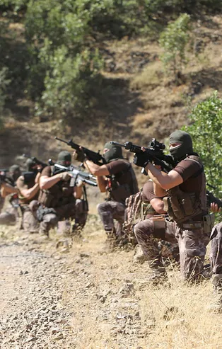 40 derece sıcakta PKK'lı avına çıktılar!