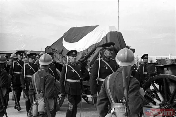 Arşivlerden çıkan fotoğraflarla 10 Kasım 1938 günü ve sonrasında yaşananlar! Büyük Önder Mustafa Kemal Atatürk'ün vefatı - 19