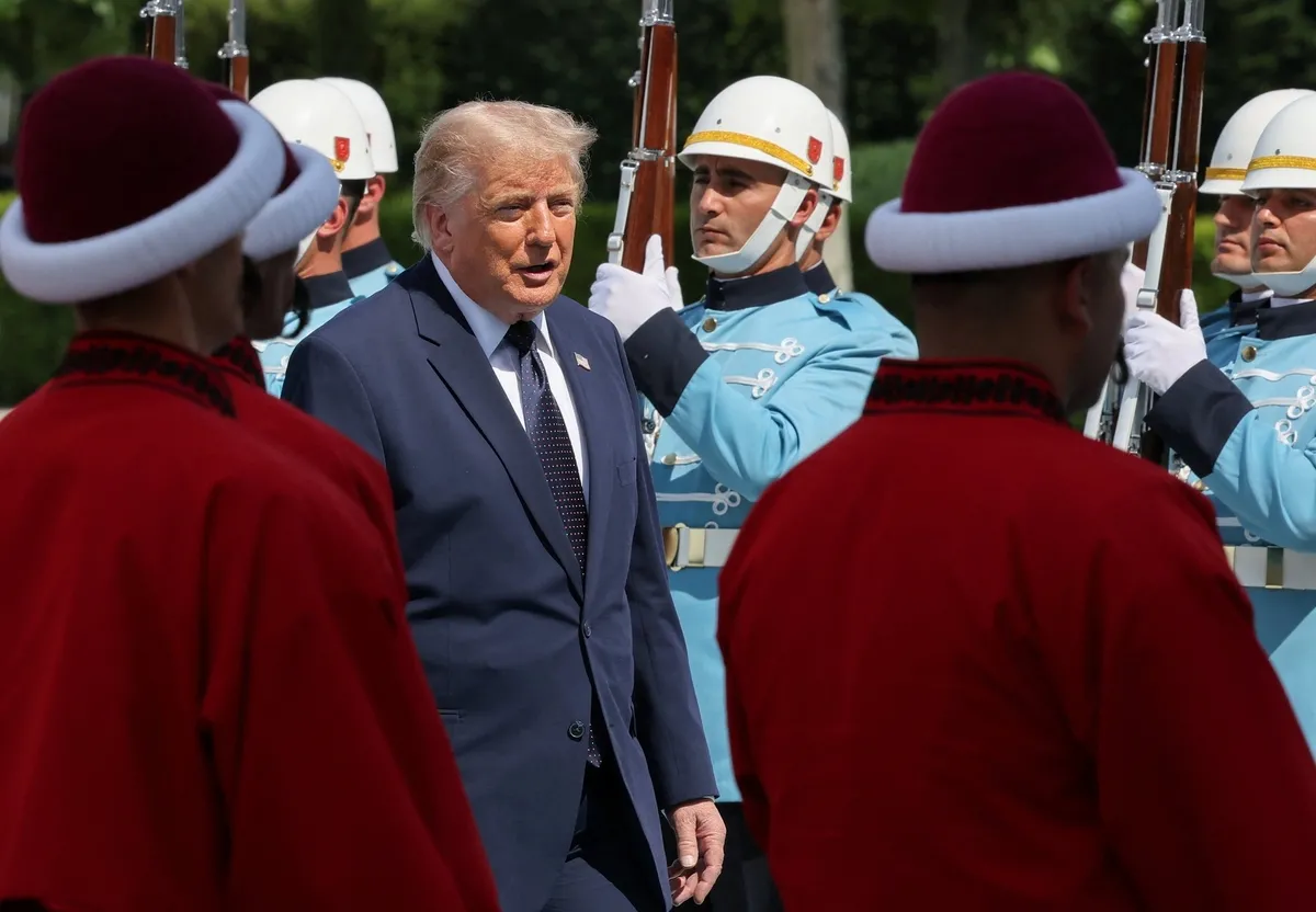 NATO Zirvesi’nde kare kare mesaj: Ayakkabıdan turkuaz halıya çarpıcı analiz-10