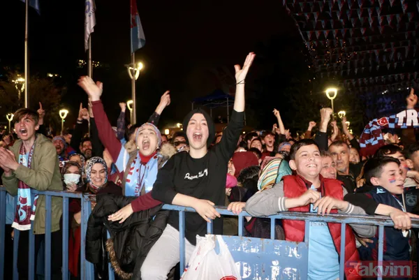 Trabzonspor taraftarı şampiyonluğu kutluyor! Renkli görüntüler... - 16