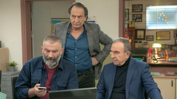 husnu-coban-ve-mesut-komiserin-cenazesinin-kalktigi-arka-sokaklar-dizisiyle-ilgili-flas-karar-5-yeni-oyuncuyla-1660059215032.jpg 5 yeni oyuncuyla yollarına devam edecek! Arka Sokaklar dizisiyle ilgili flaş karar! Hüsnü Çoban ve Mesut Komiser'den sonra...-5