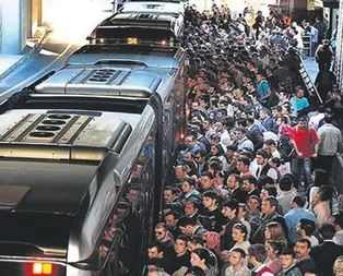 CHPli İmamoğlu hizmeti unuttu, her şeye zam yaptı! Metrobüs plansızlıktan çileye dönüştü