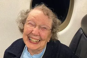 101 yaşında ama herkes onu bebek sanıyor! Uçağa binince hayatının şokunu yaşadı