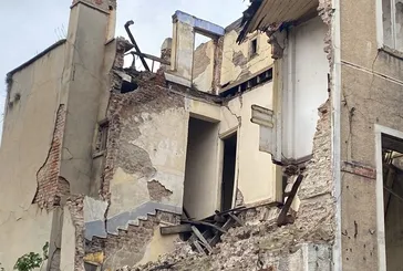İstanbul Fatih'te 2 katlı binada çökme