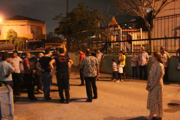 Çökme tehlikesi bulunan 2 bina gece yarısı tahliye edildi-2