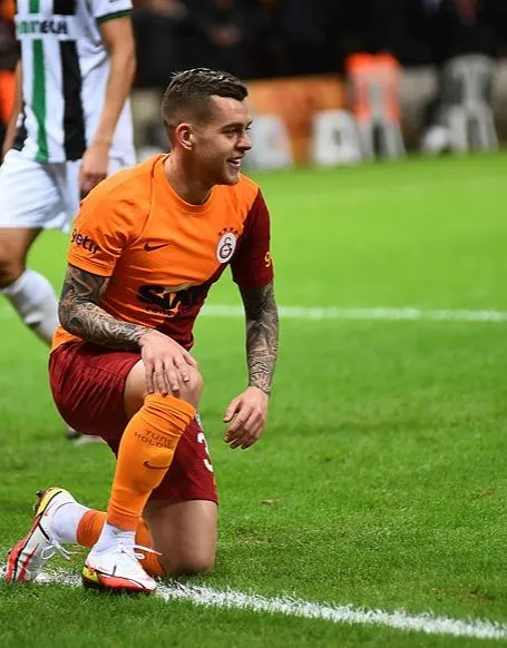 galatasarayin-yildizi-ayriliyor-yeni-ekibi-belli-oldu-1661600766560.jpg Galatasaray'ın yıldızı ayrılıyor! Yeni ekibi belli oldu-3