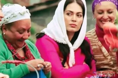 Türkan Şoray ve Bulut Aras başrollerini paylaşmıştı! Adile Naşit'in oynadığı 'Sultan' filminde şok hata! Sahne değişince birden... - 1