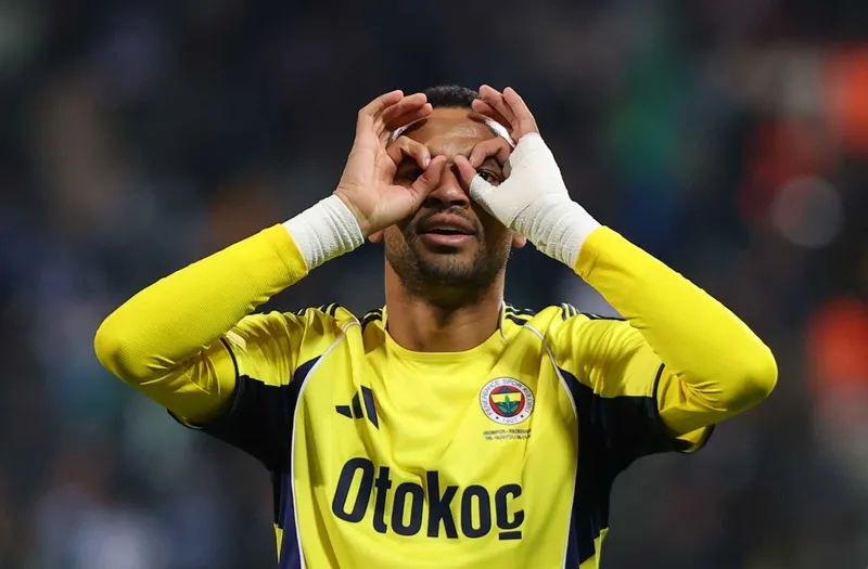 fenerbahcenin-yildizina-surpriz-talip-taraftar-transfer-icin-gun-sayiyor-1768394650972.jpeg Fenerbahçe'nin yıldızına sürpriz talip! Taraftar transfer için gün sayıyor-2