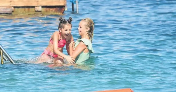 Ibrahim Tatlises In Kizi Elif Ada Ile Aysegul Yildiz Bodrum Da Deniz Keyfi Yapti Takvim